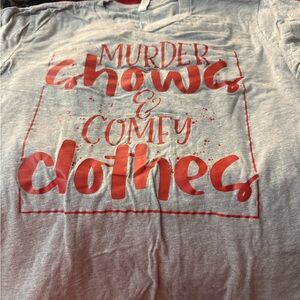 🎊 4/$20 Gray T-Shirt with Red Graphic Print